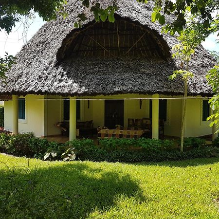 Villa Leomar Diani Beach Exterior photo