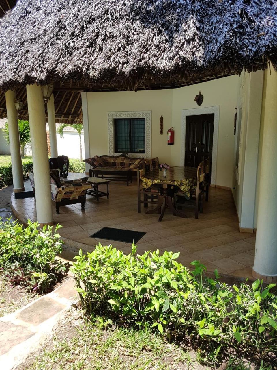 Villa Leomar Diani Beach Exterior photo