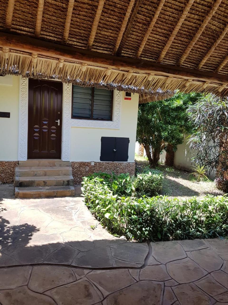 Villa Leomar Diani Beach Exterior photo