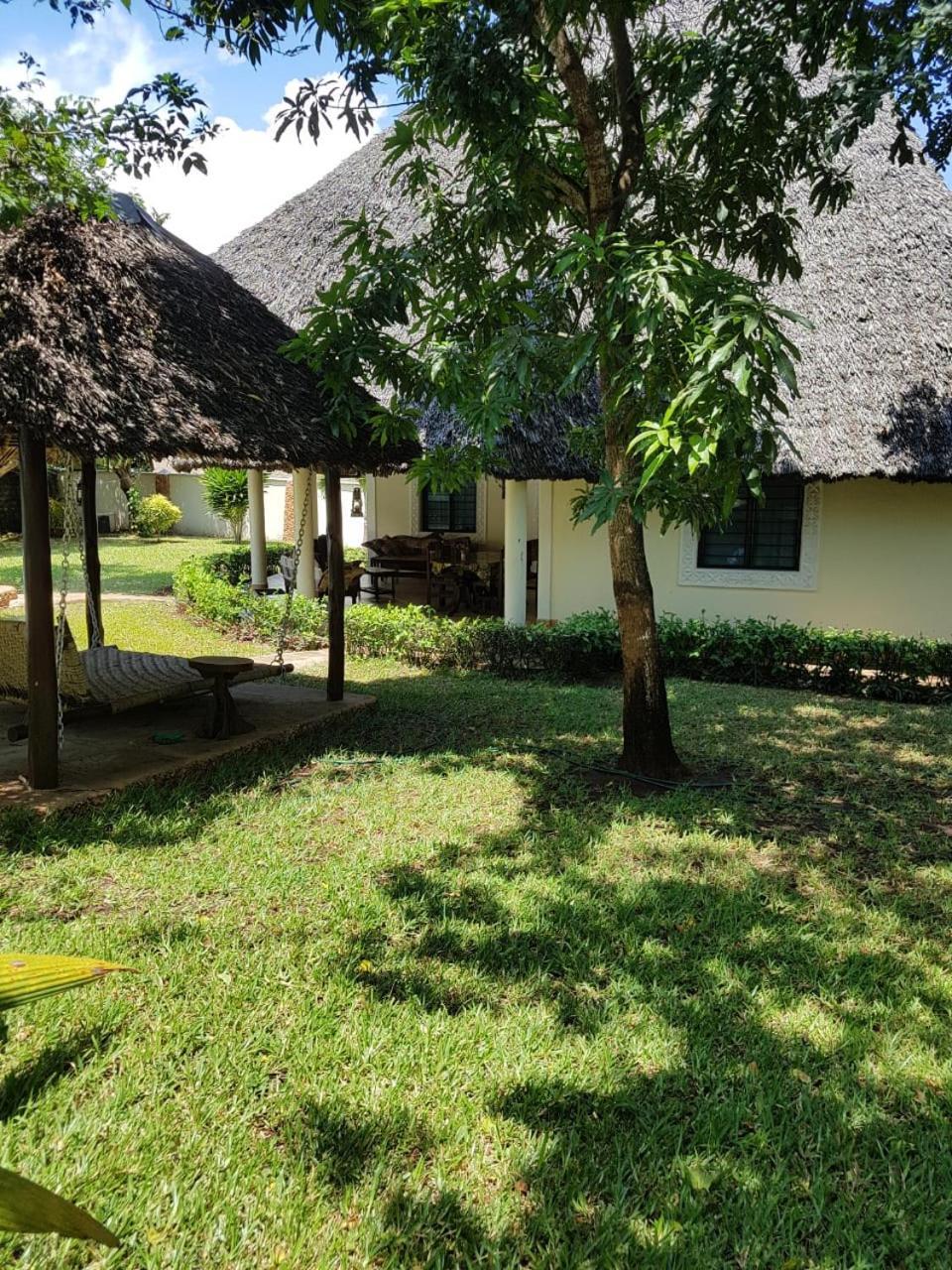 Villa Leomar Diani Beach Exterior photo