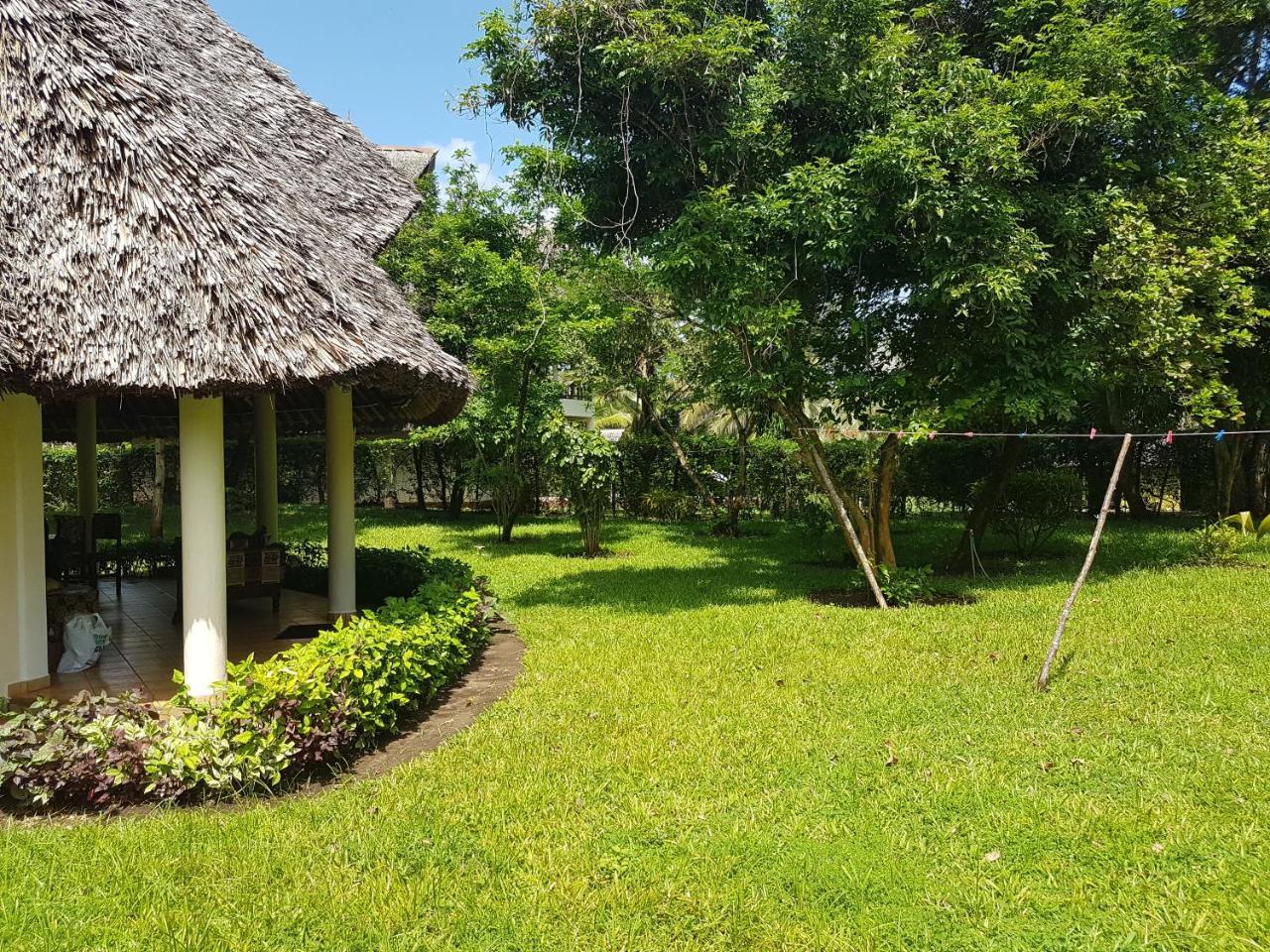 Villa Leomar Diani Beach Exterior photo