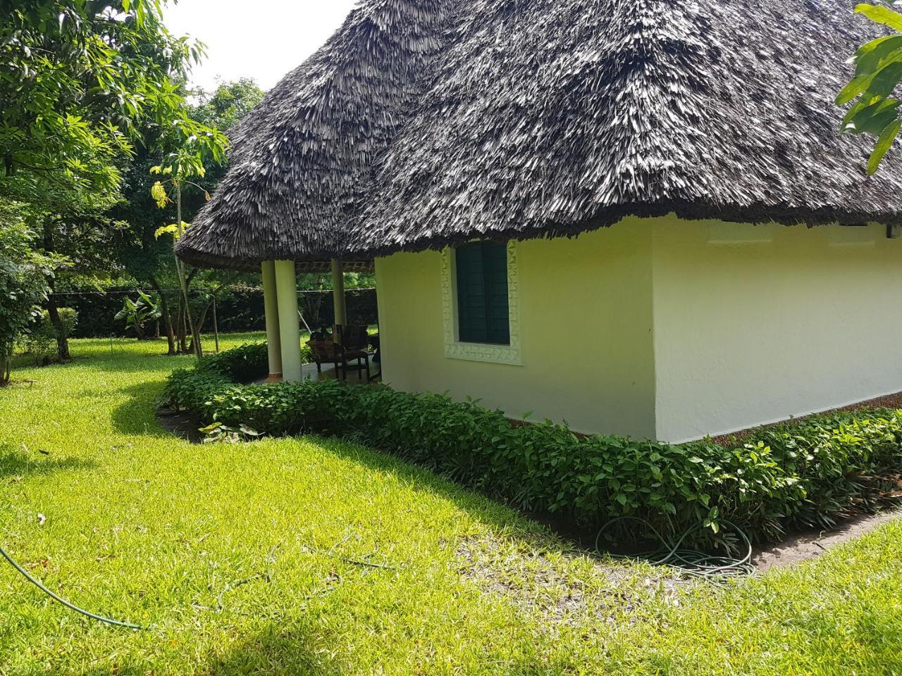 Villa Leomar Diani Beach Exterior photo