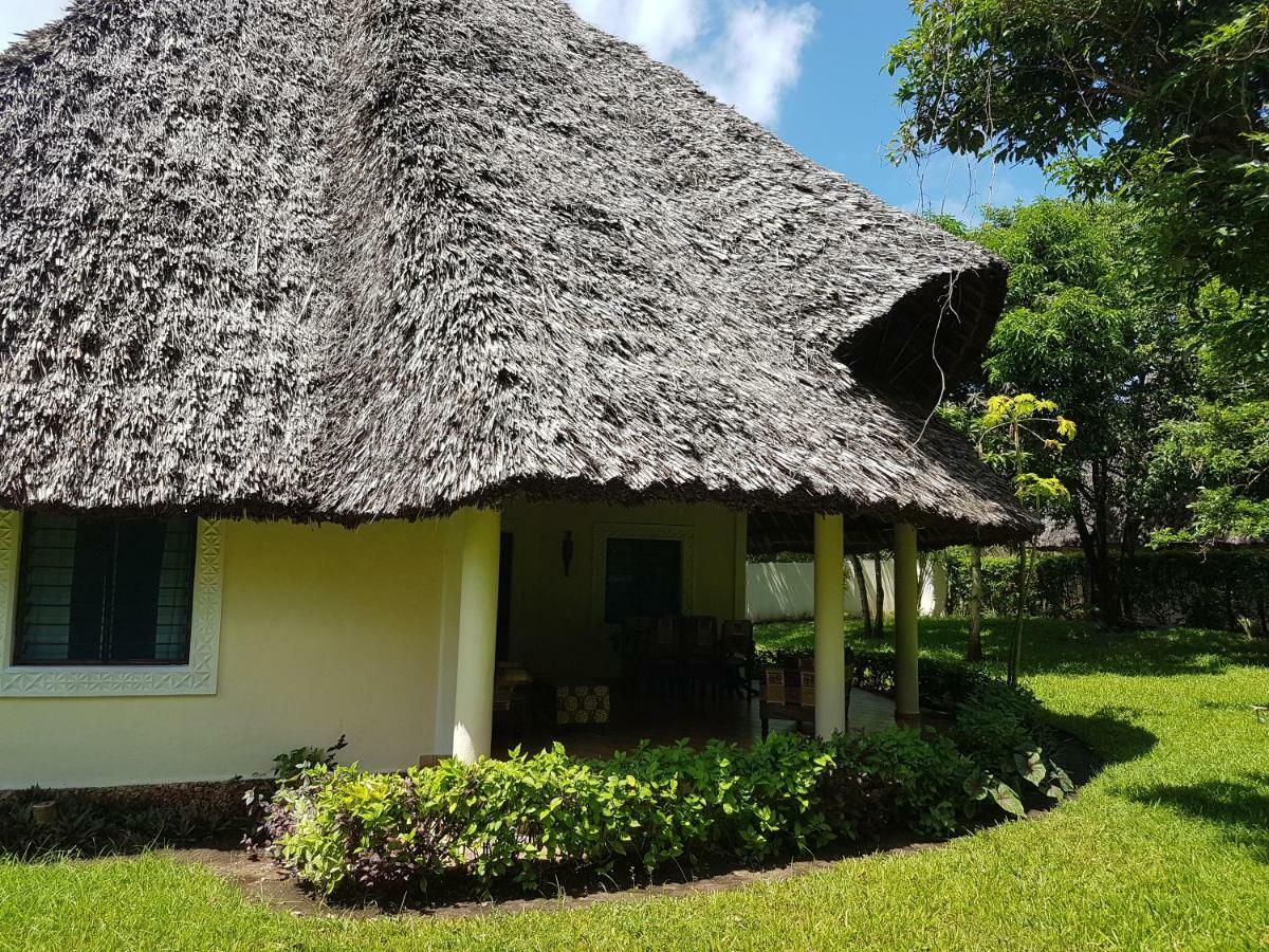 Villa Leomar Diani Beach Exterior photo